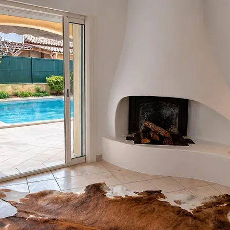Flora -150m2, Swimming Pool, Sea On Foot, Air Conditioning Villa