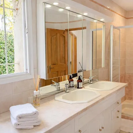 Flora -150m2, Swimming Pool, Sea On Foot, Air Conditioning Villa *